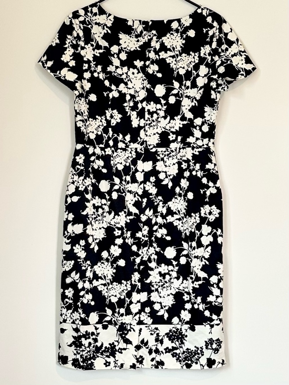 Talbots Black and White Floral Bateau Neck Midi Sheath Dress - Size: 6 - Picture 6 of 7